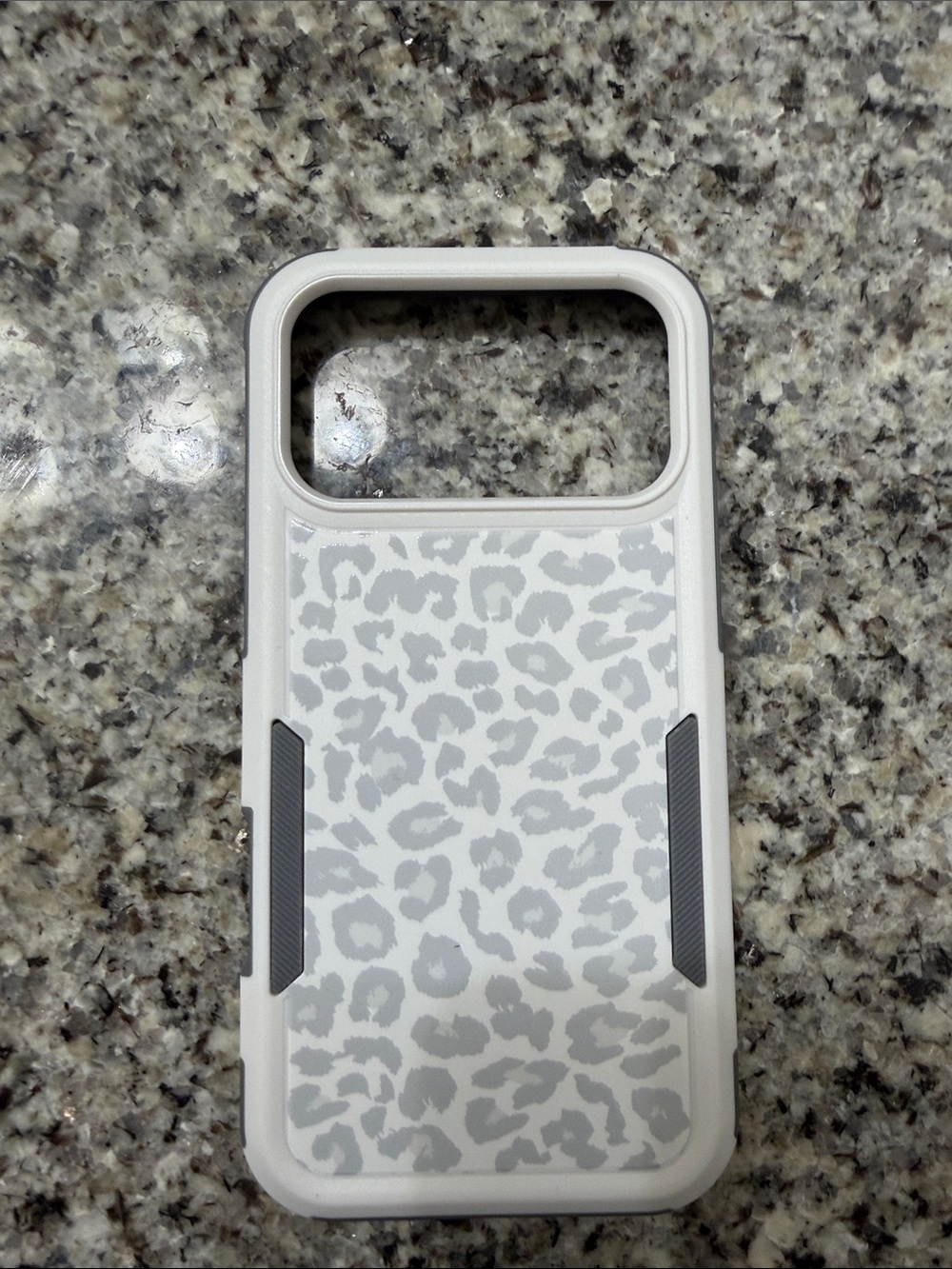 White Leopard Print Protective iPhone 17 pro maxCase - Unbranded